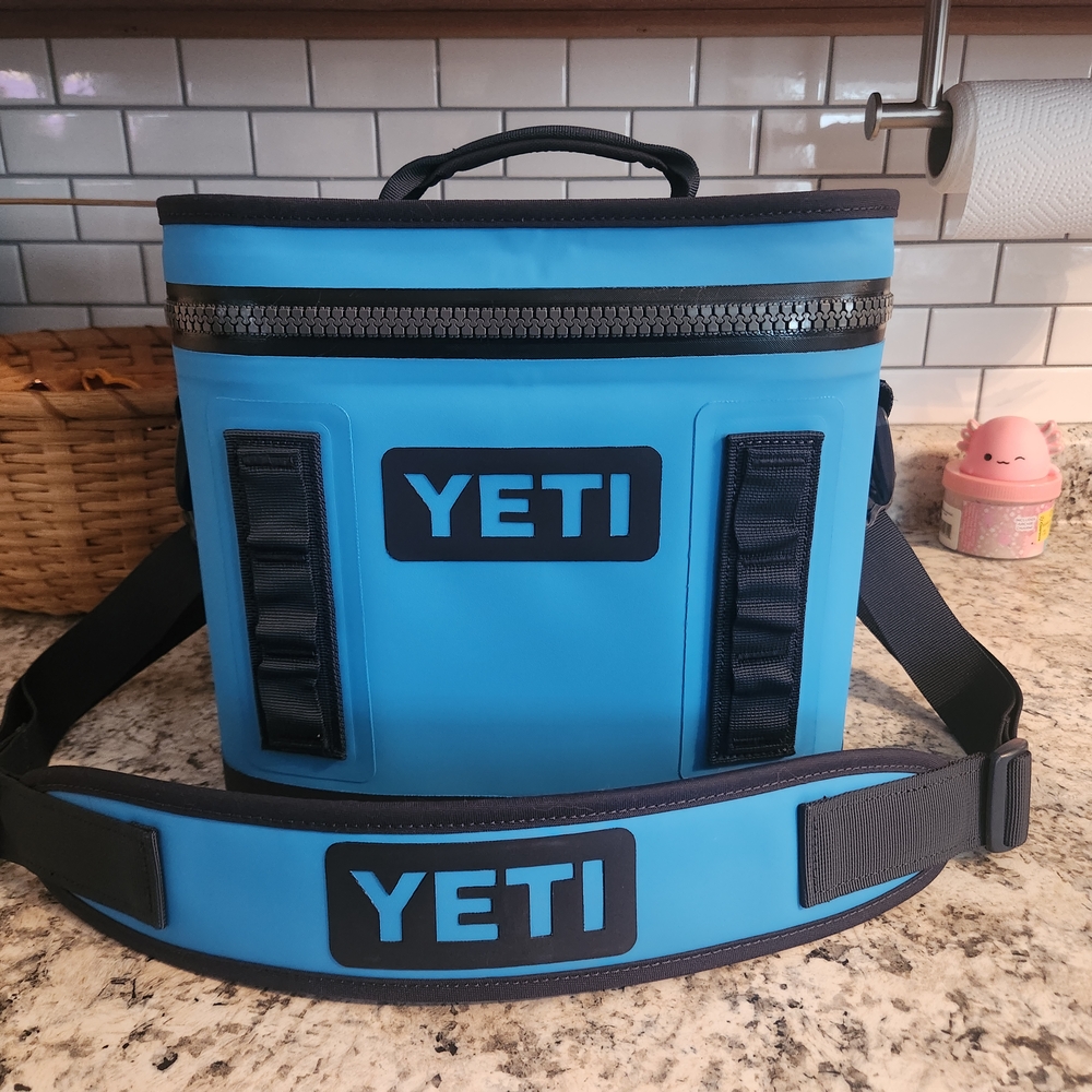 YETI Hopper Flip 8